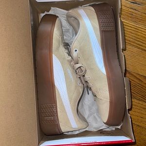 PUMA Smash Platform v2 Suede Women's Sneakers